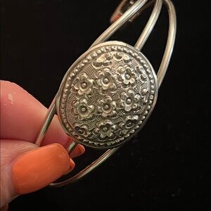925 STERLING SILVER FLOWER CUFF BRACELET